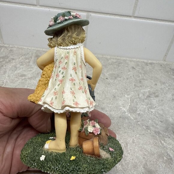 Vintage Avon Childhood Memories Collection figurine “Flower Child” Edition 1194 - Picture 3 of 7